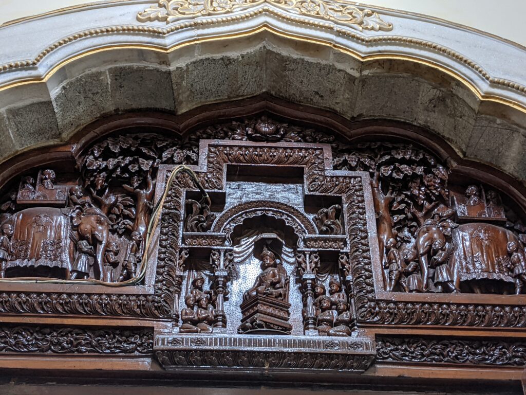 Mysore Palace, wooden carvings