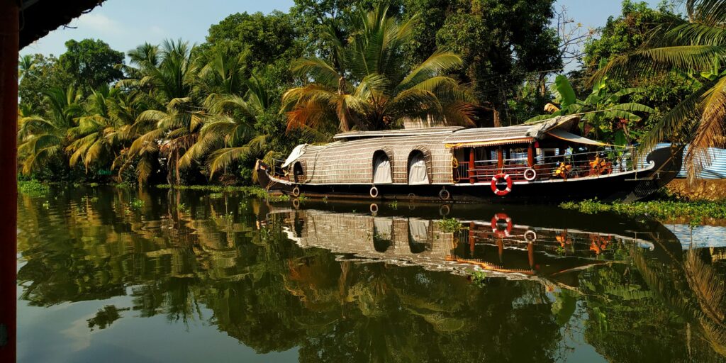 HouseBoat Kerala - Honeymoon destinations in India