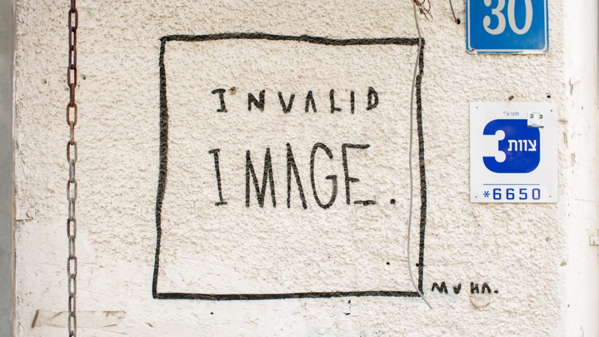 beige text signag e
