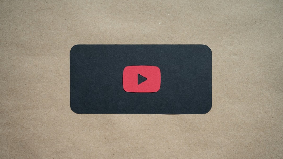 a black square with a red youtube logo on it