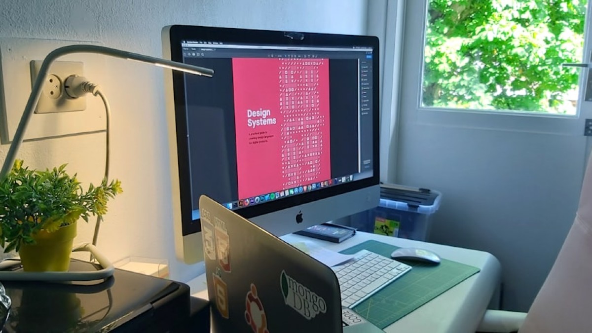 silver Apple iMac
