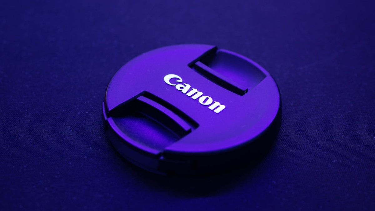 black canon camera lens cover